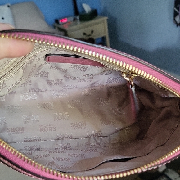 Michael Kors Pink Patent Crossbody Bag with Gold Chain - Picture 4 of 9